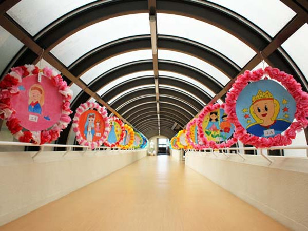 聖母祭 各クラスのマリア様の絵が揃いました