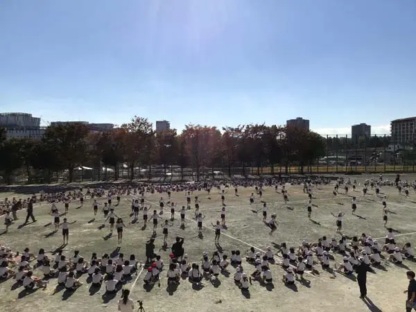 全校児童なわとび集会を行いました
