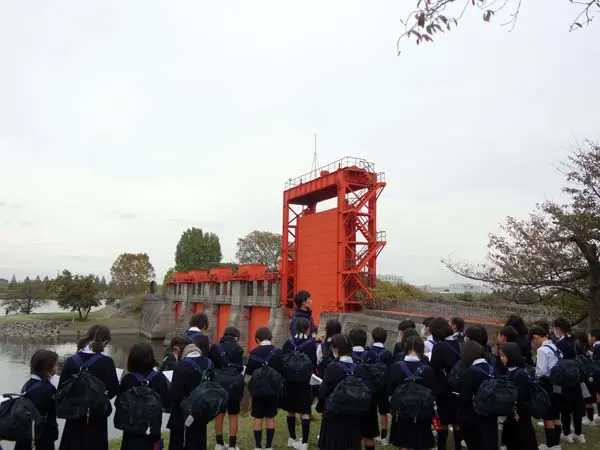 4年生 「知水資料館」へ社会科見学に行ってきました