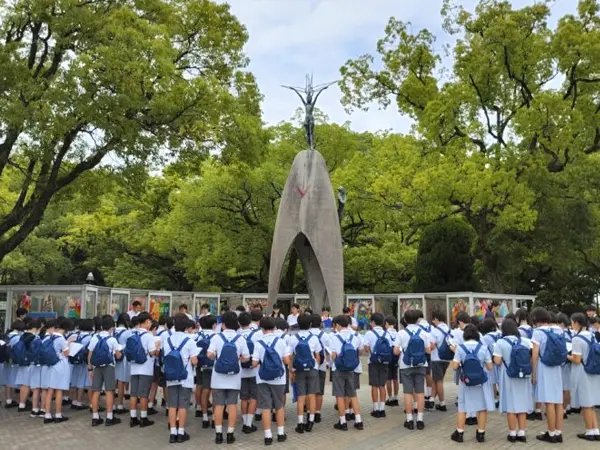 6年生広島平和学習 原爆の子の像の集い