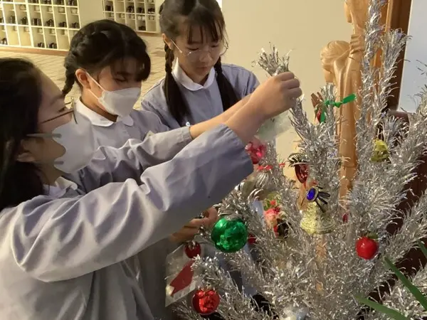 手芸クラブ クリスマスオーナメントを作りました