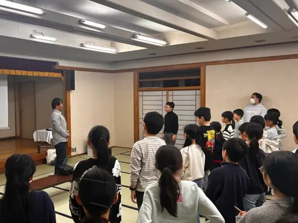 雪の学校　夕食・尾瀬名人のお話