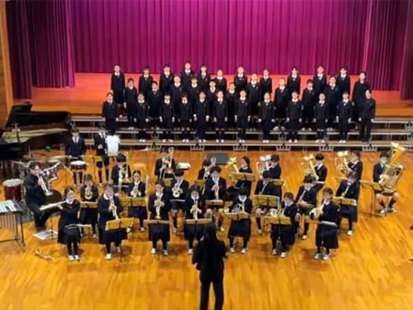 特別音楽クラブ 校内演奏会を行いました