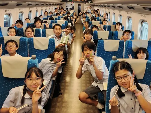 6年生広島平和学習 広島駅出発