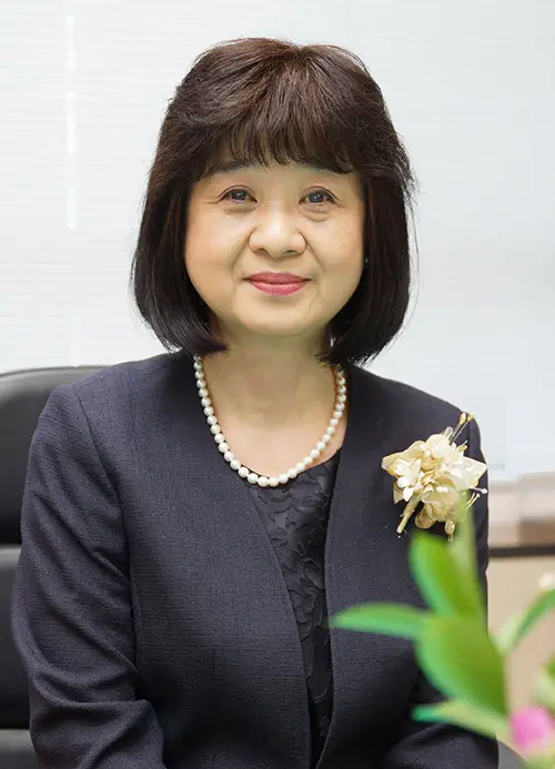 サレジアン国際学園小学校 学校長　星野 和江