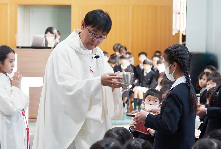 共に生きる愛の現存