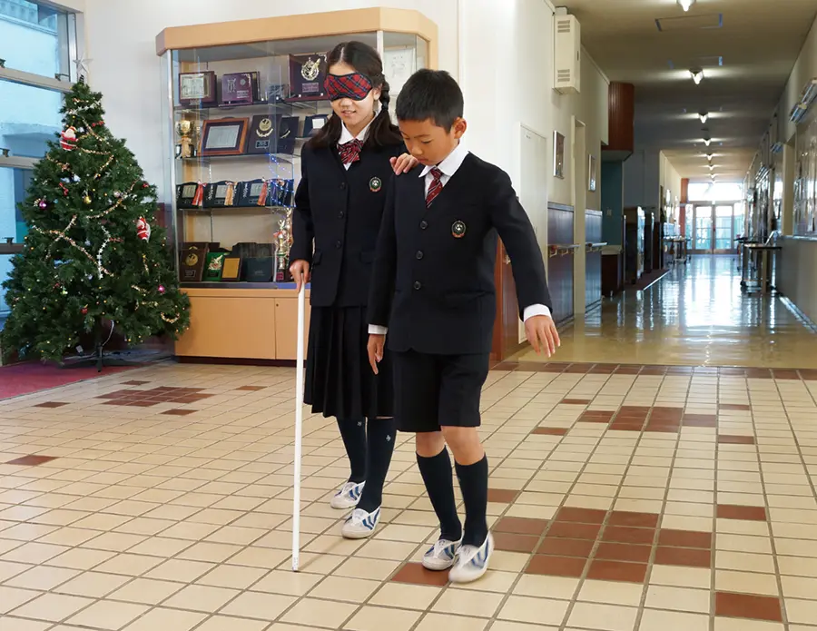 アイマスク体験（１・２年生）